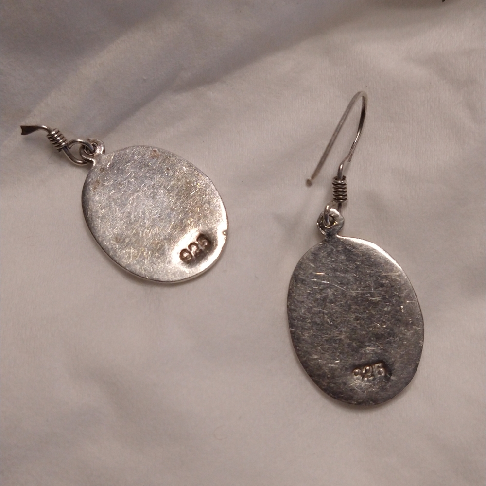 Elegant Silver Leaf Pattern Earrings - image 2